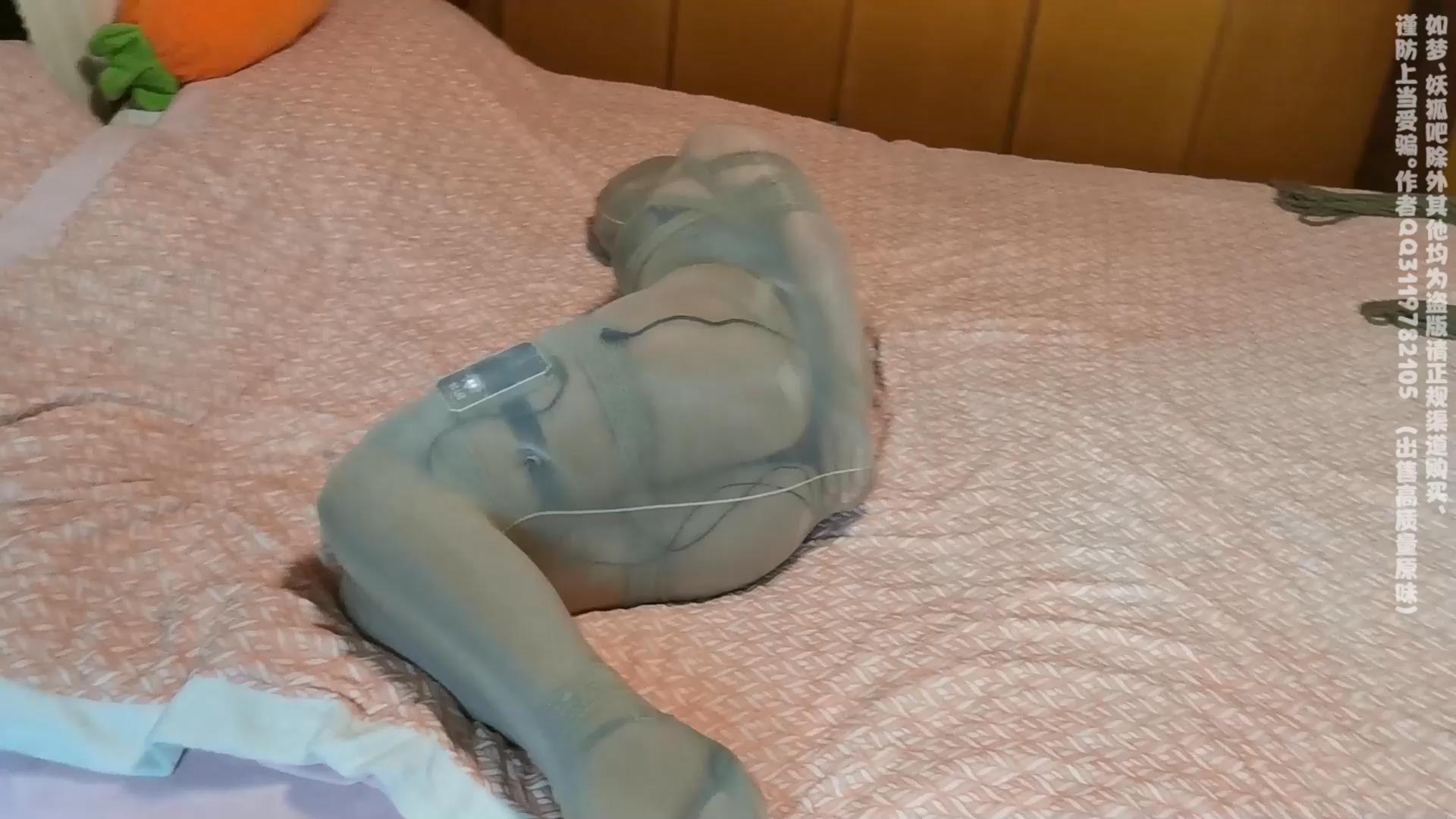 我的媳妇 纯欲高叉束身衣 舍宾袜 高跟丝[00_48_11][20241230-094155].jpg