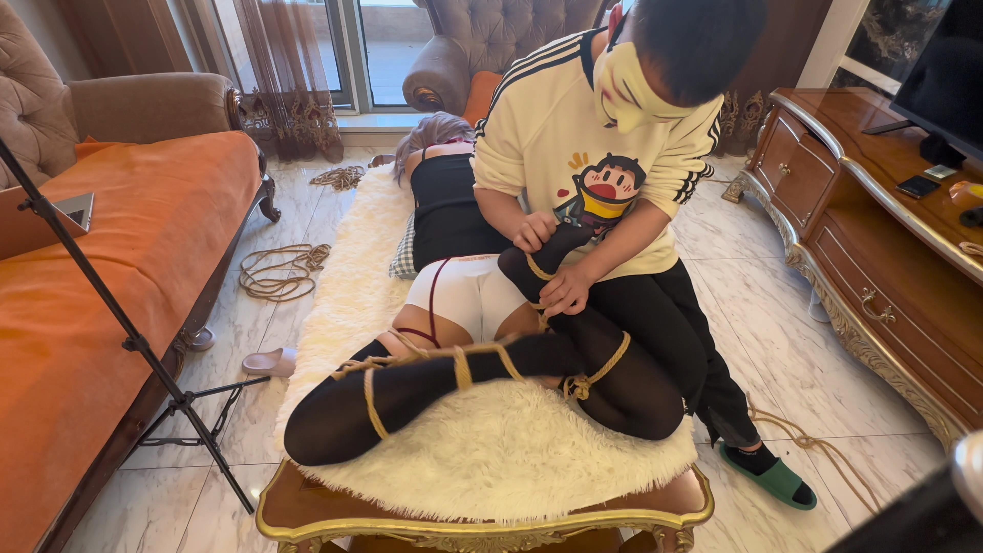 延江艺束 精心装扮准备去夜店玩的小涵 被[00_14_55][20250203-112045].jpg
