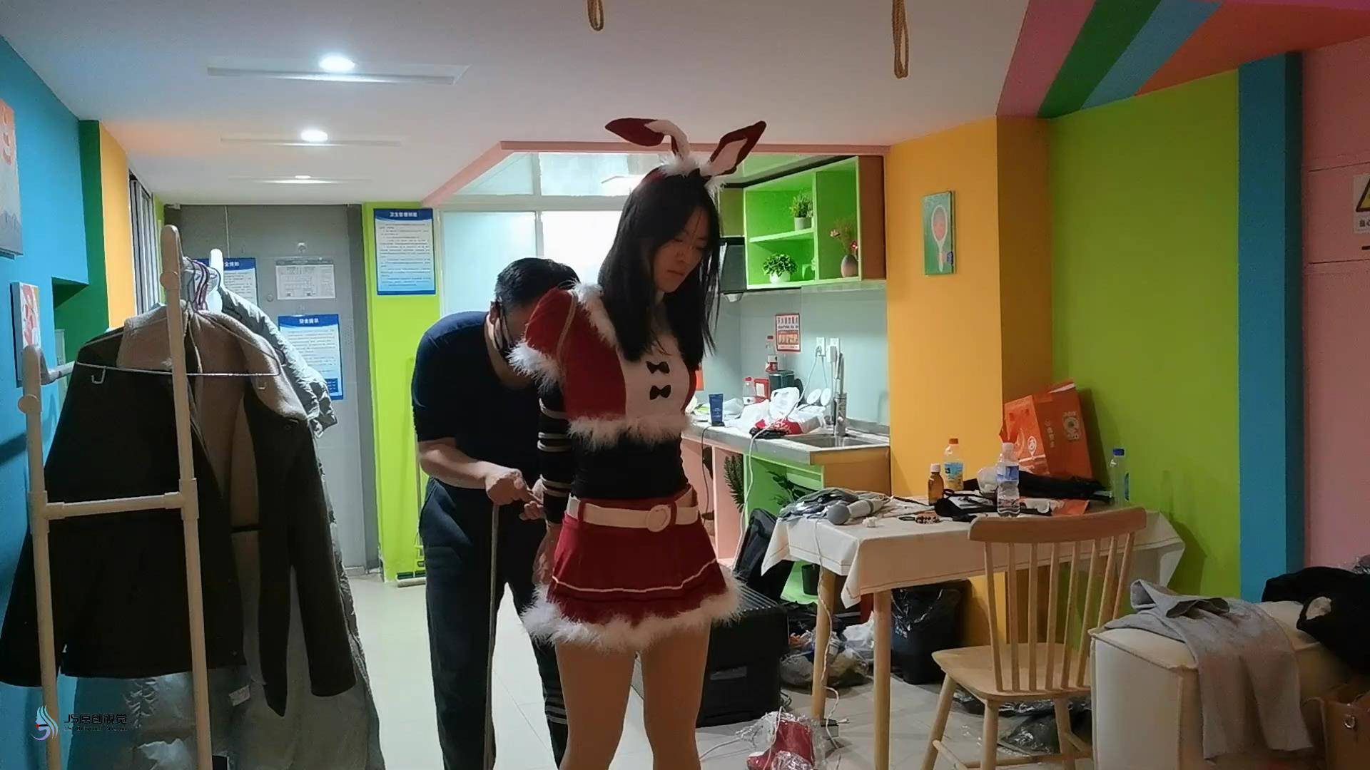 【JS】沐兮 直臂捆绑圣诞女郎[00_03_12][20250208-101143].jpg