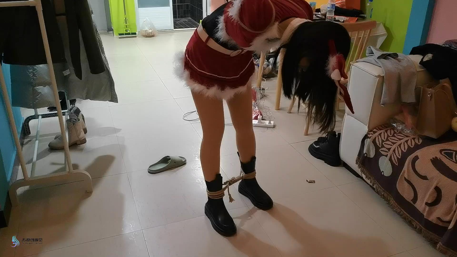 【JS】沐兮 直臂捆绑圣诞女郎[00_06_19][20250208-101146].jpg