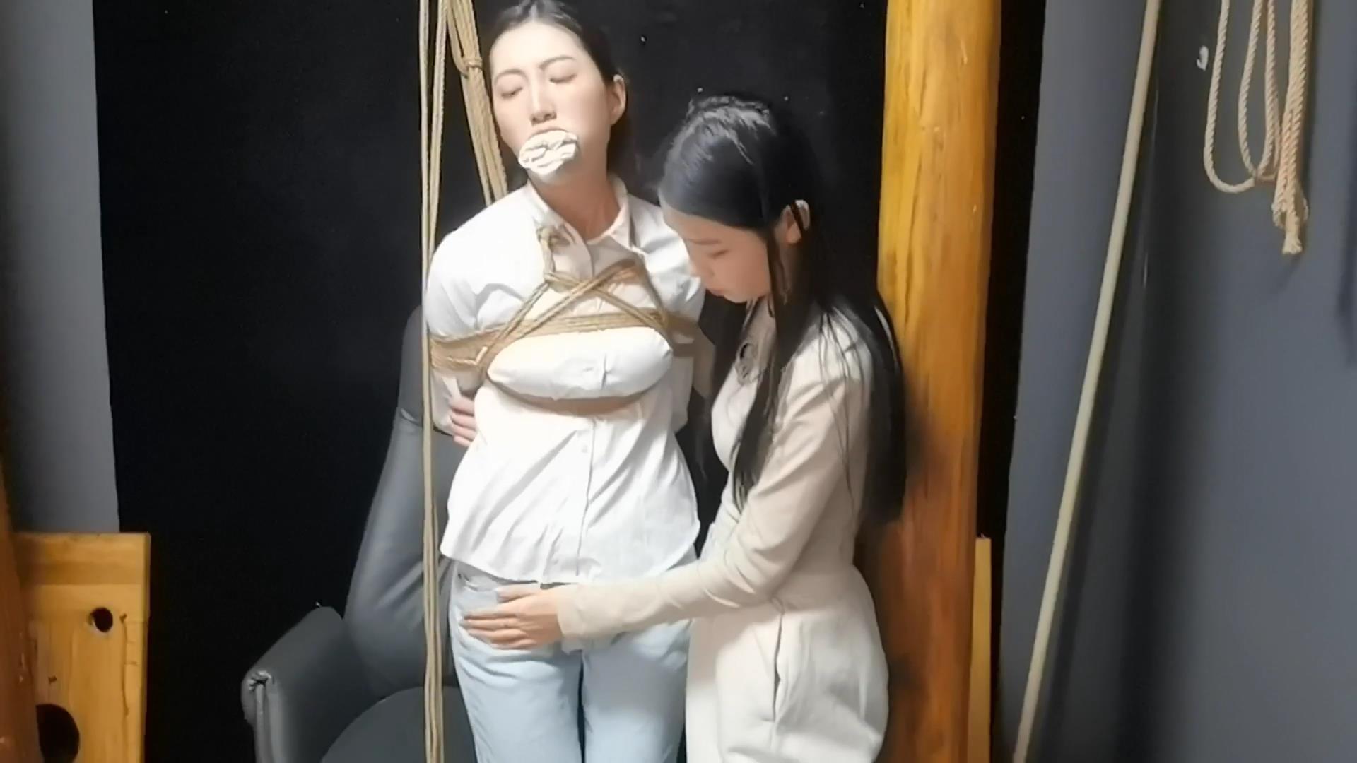 HD飞天_长靴牛仔裤美艳少妇被女大学生M[20250221-113223].jpg