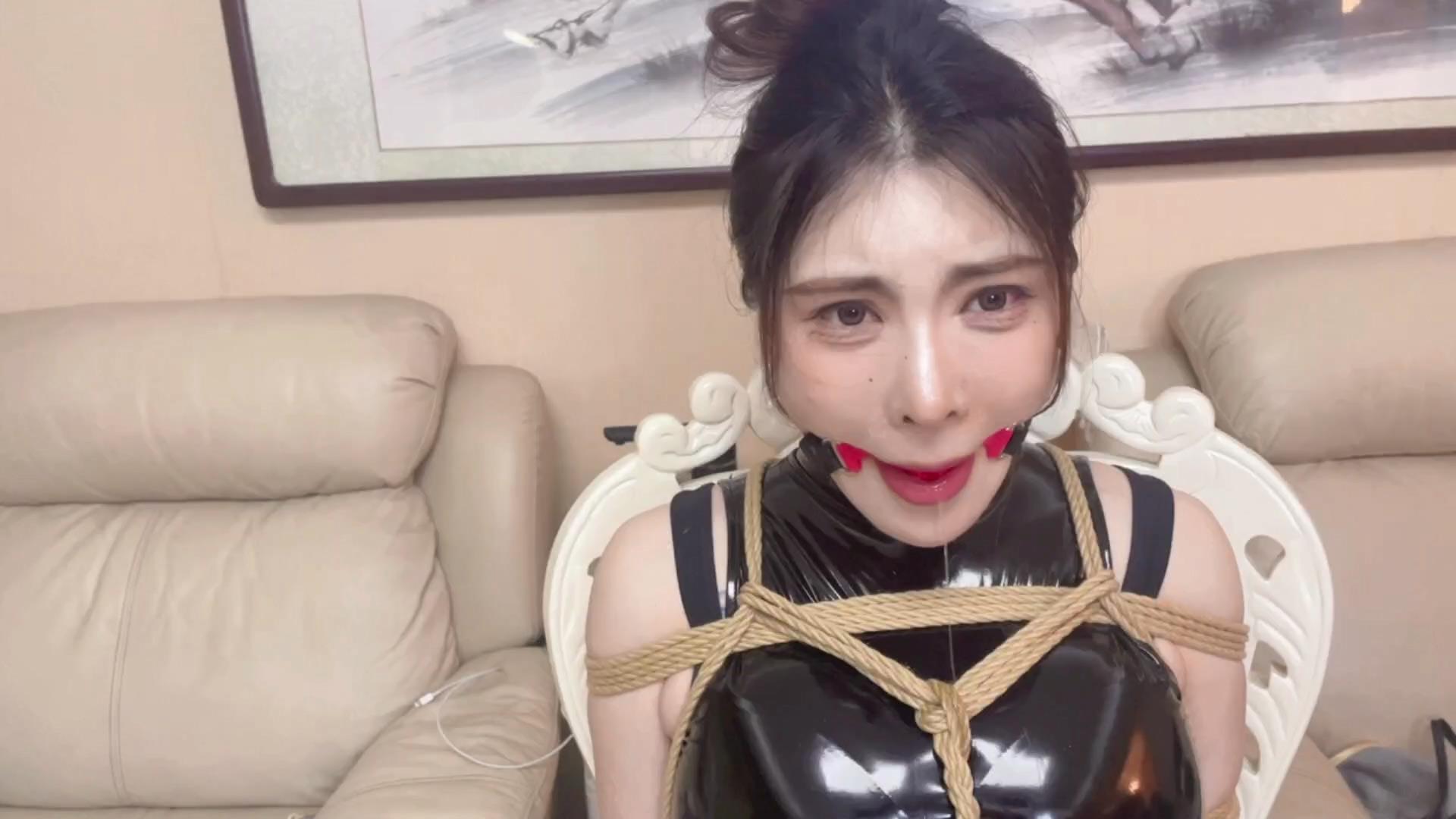 贝特定制-安慈高叉皮衣黑丝捆绑放置口球流[20250302-092618].jpg