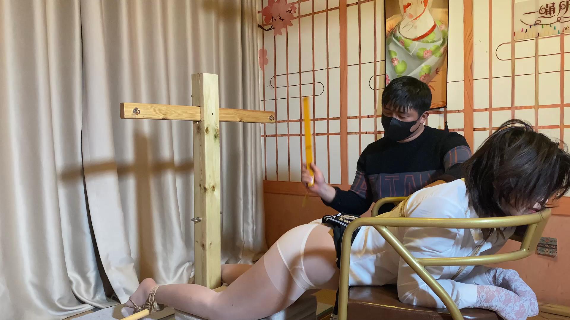 山鬼 骚货雯雯好久没有玩打屁股了，约主人[00_00_10][20250310-094749].jpg