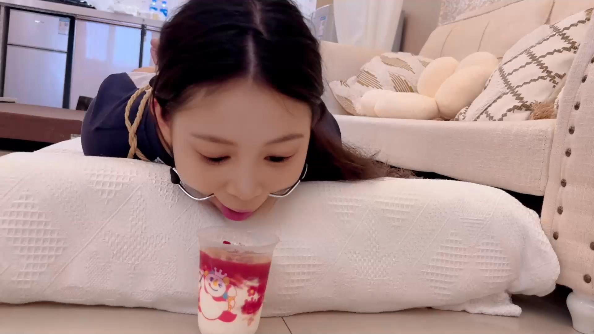 小奶猫 爱吃冰淇淋的萝莉 我的AI萝莉 [00_00_40][20250311-102941].jpg