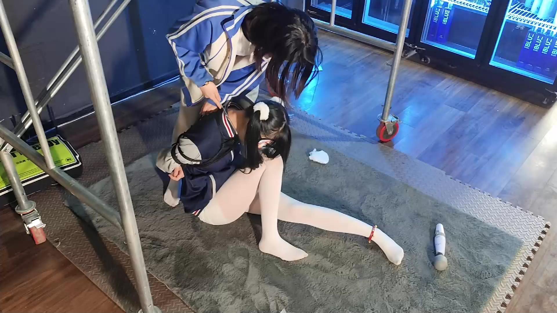 绳欲club 兔兔小钰双人校服 女调女 [00_10_50][20250413-102130].jpg