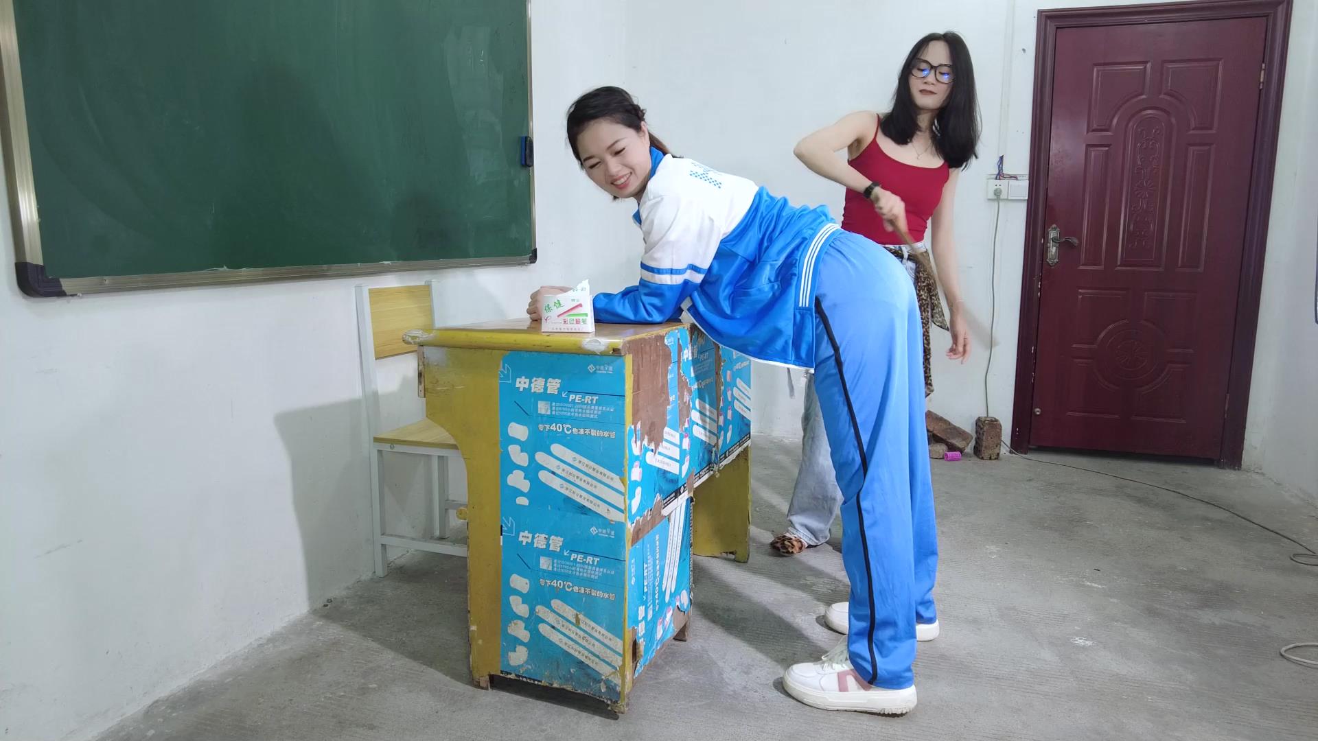 樱束原创 老师与学生的交易 学生被老师抓[00_03_20][20250413-102304].jpg