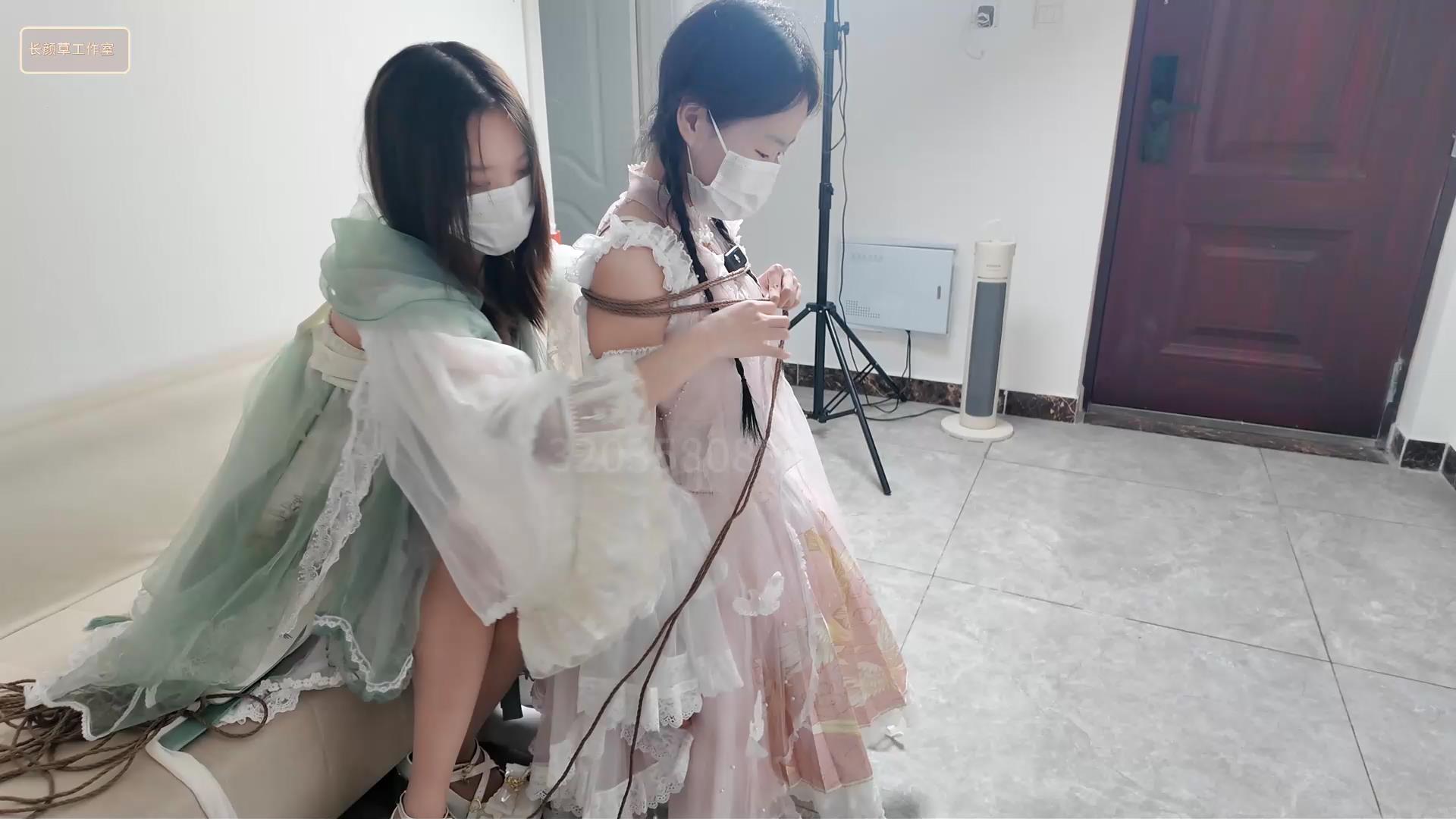 长颜草 女调女 梦婷霜喵姐妹调教，偷东西[00_02_25][20250423-104113].jpg