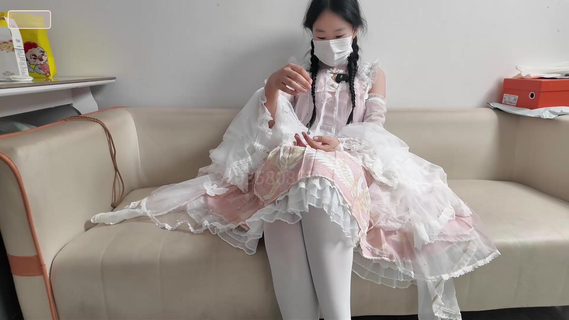长颜草 女调女 梦婷霜喵姐妹调教，偷东西[00_00_10][20250423-104106].jpg