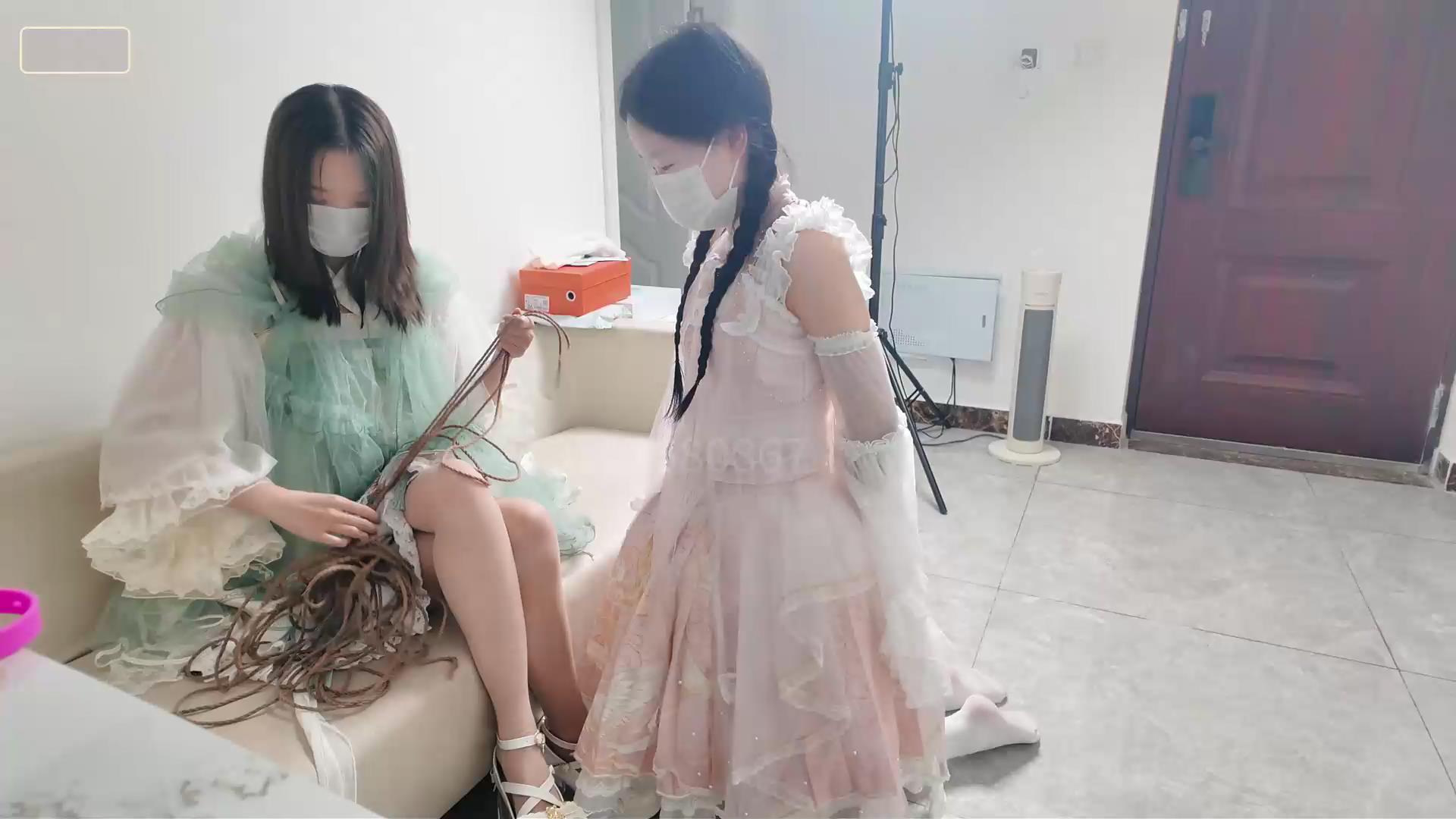长颜草 女调女 梦婷霜喵姐妹调教，偷东西[00_01_30][20250423-104111].jpg