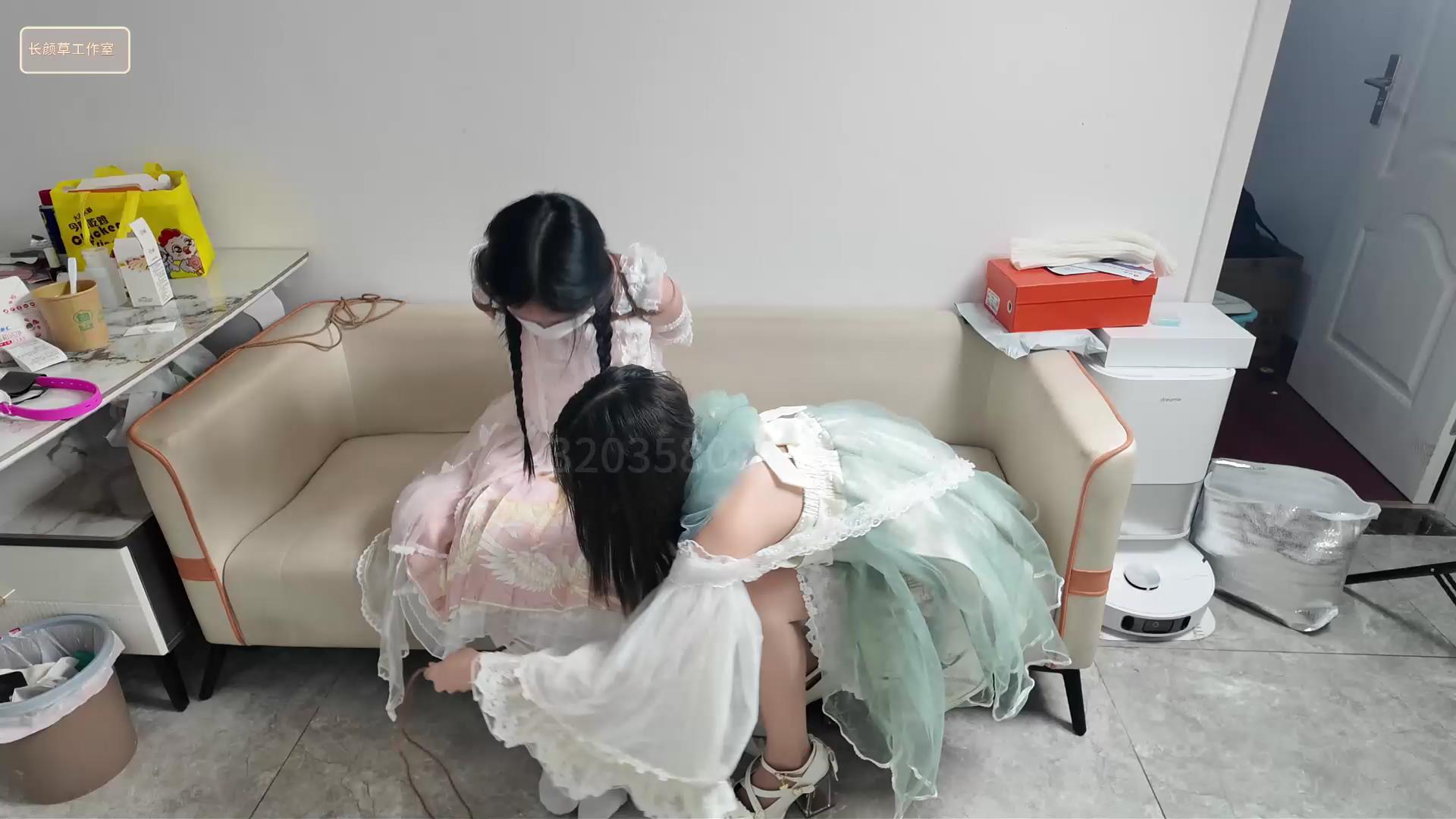 长颜草 女调女 梦婷霜喵姐妹调教，偷东西[00_04_15][20250423-104115].jpg