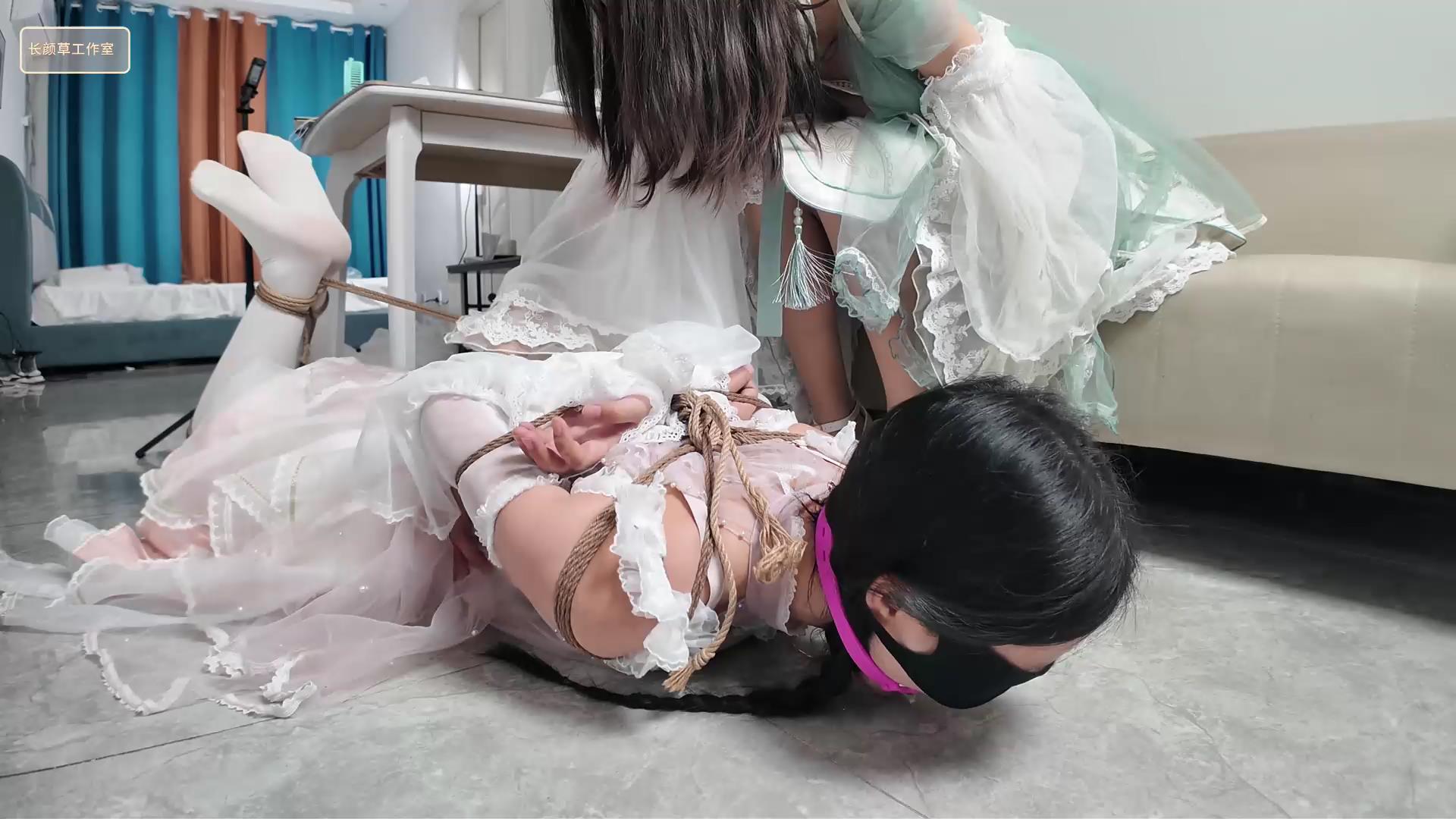 长颜草 女调女 梦婷霜喵姐妹调教，偷东西[00_11_44][20250423-104120].jpg