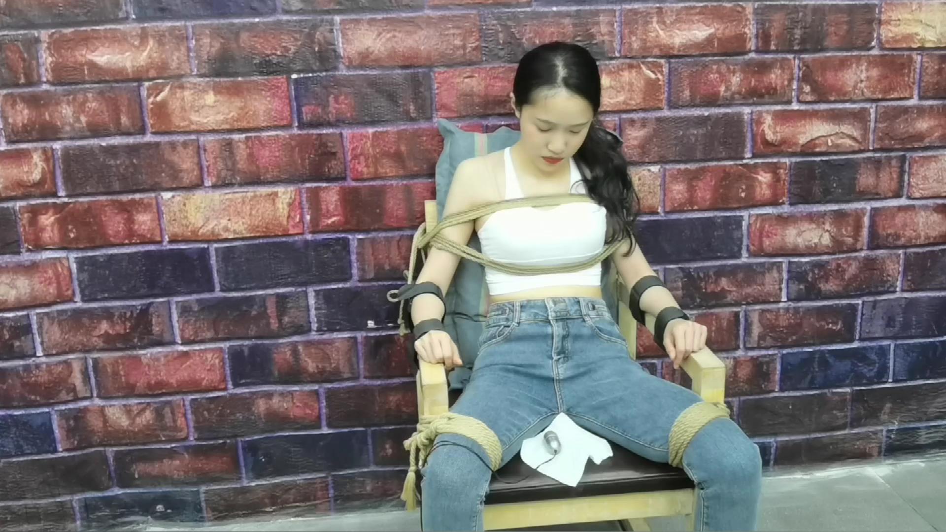 飞天原创 艺仙儿刑椅上郊狼电击,发电机大[20250501-112701].jpg