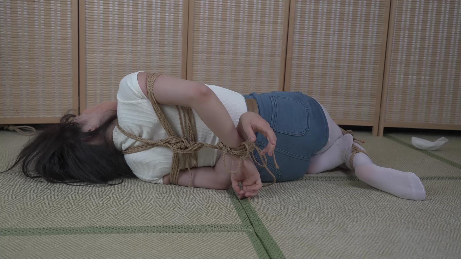象人工作室 小0-胶带缠手，后高手折腿缚[00_41_24][20250501-113032].jpg