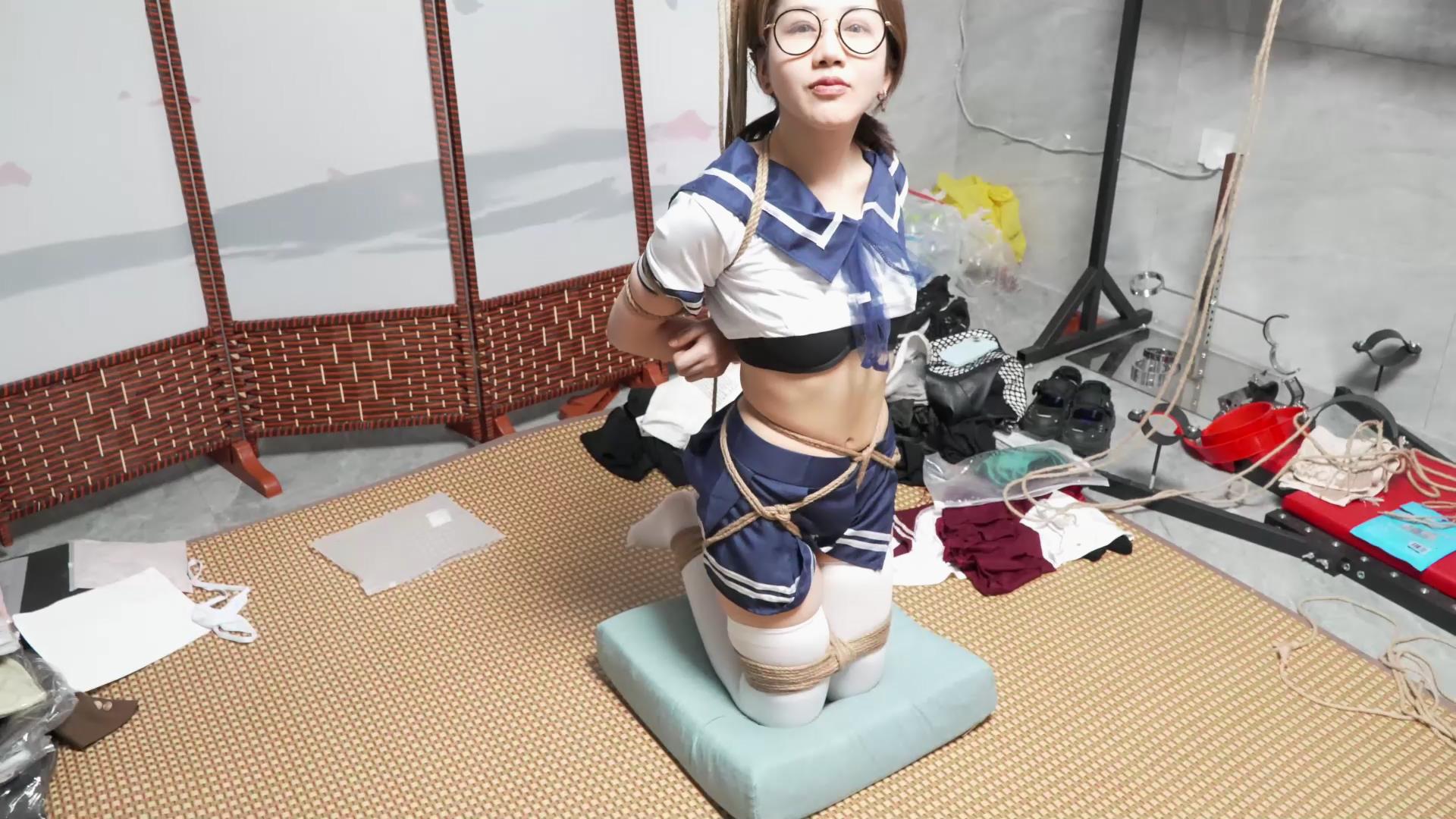 缚予 线下真实调教之超漂亮“萝莉姐姐”跪[00_00_06][20250613-113506].jpg