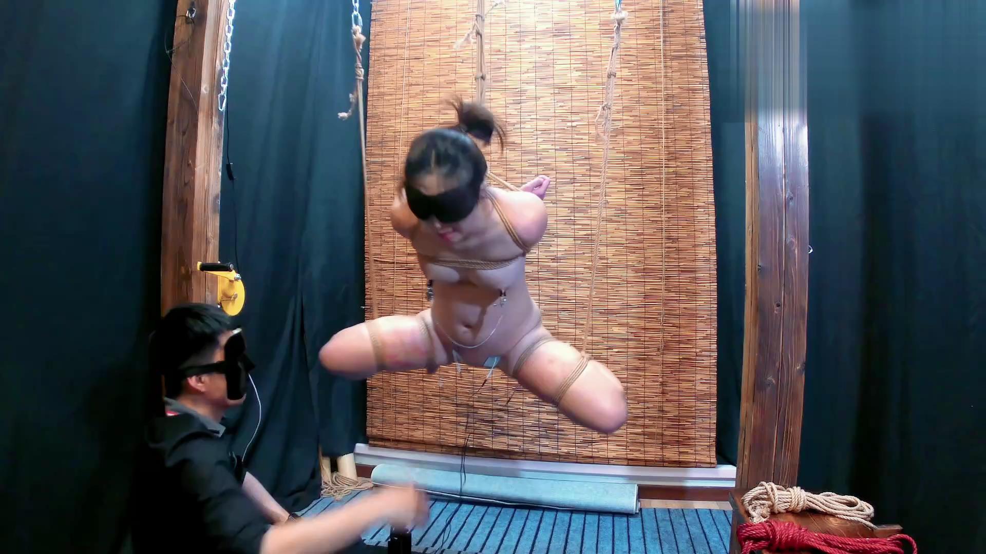女奴悬吊电击调教[00_26_13][20250614-124931].jpg