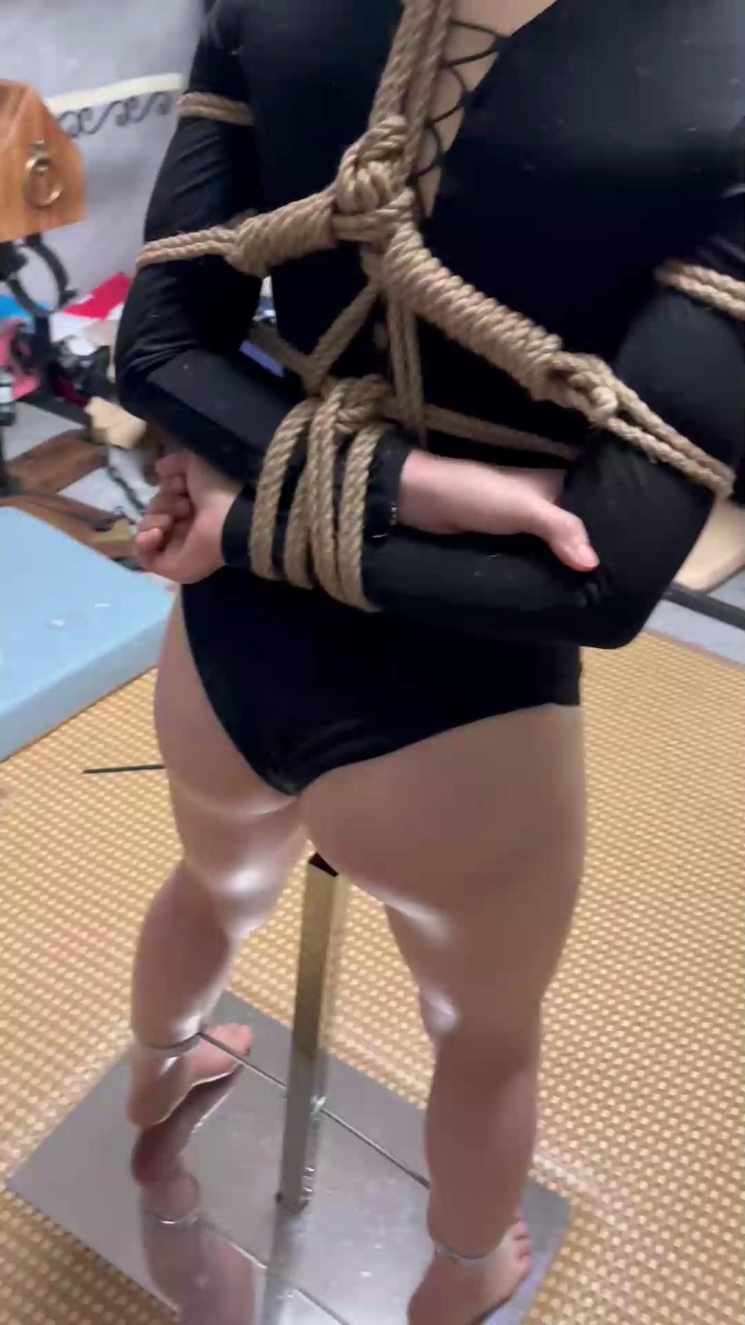 缚予 线下真实调教之超漂亮“萝莉姐姐”的[00_11_55][20250620-093737].jpg