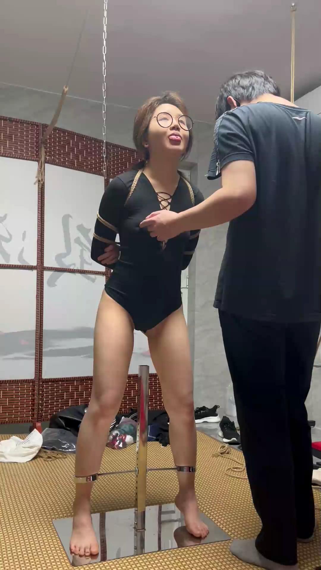 缚予 线下真实调教之超漂亮“萝莉姐姐”的[00_15_43][20250620-093740].jpg