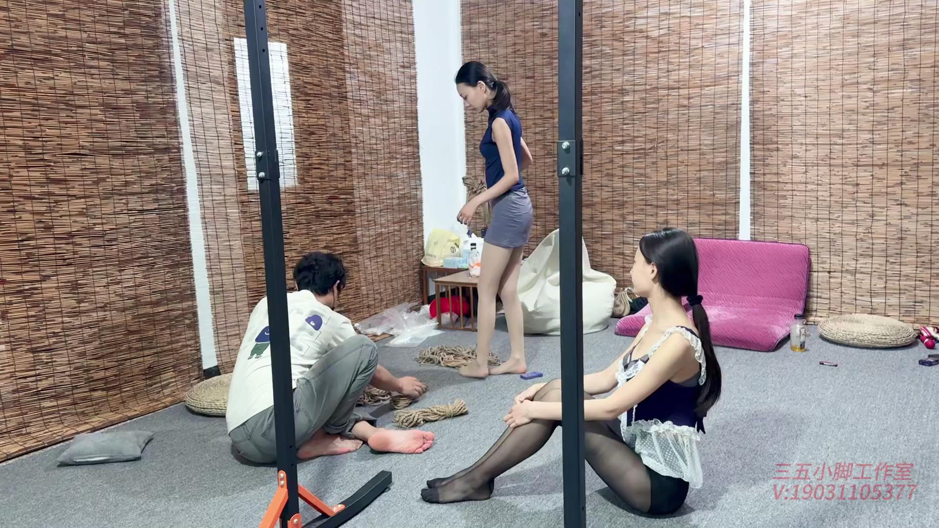 三五小脚 被男女S混合双调的性感少女[20250707-123524].jpg