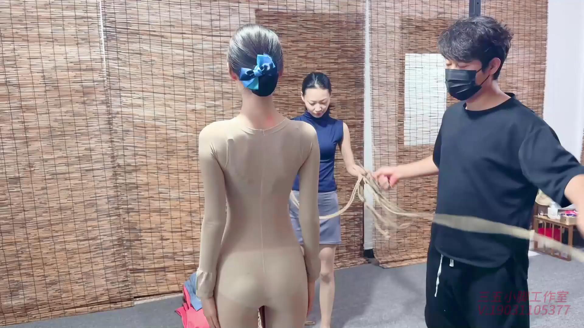 三五小脚 连体丝袜-跪缚捆绑-双人调教-[20250710-135126].jpg