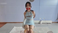 【一绳所爱】婧舒作品 ~ 被绑在椅子上挑战各种道具堵嘴