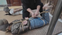 【枫叶工作室】关系亲密却无法互相帮助的两个女孩