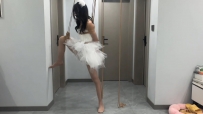 欢乐谷 被吊在空中强高口舌的芭蕾舞者深度版